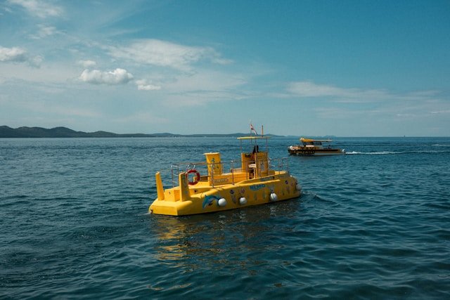 Semi submarine